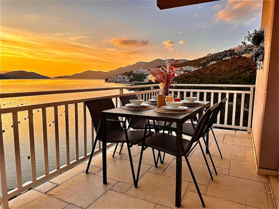 Beautiful Fully Renovated Apartment By The Sea, Large Balcony With Enchanting Views Неум Екстериор снимка