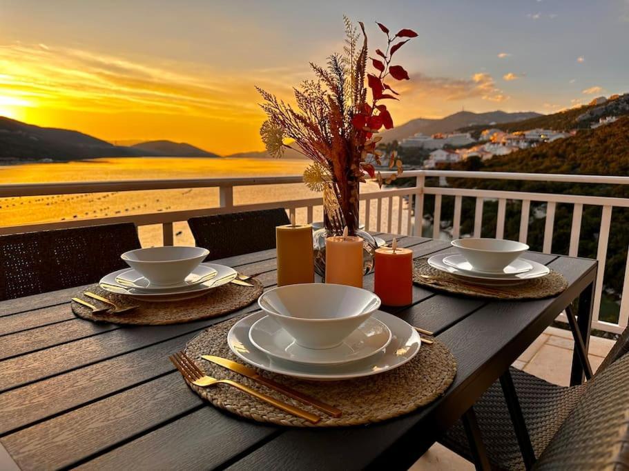 Beautiful Fully Renovated Apartment By The Sea, Large Balcony With Enchanting Views Неум Екстериор снимка