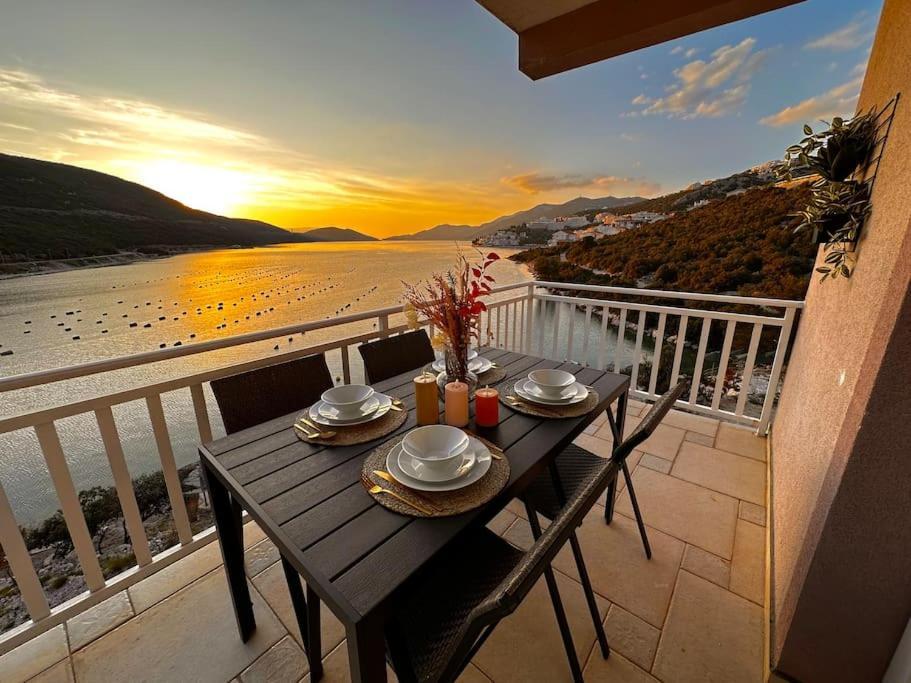 Beautiful Fully Renovated Apartment By The Sea, Large Balcony With Enchanting Views Неум Екстериор снимка