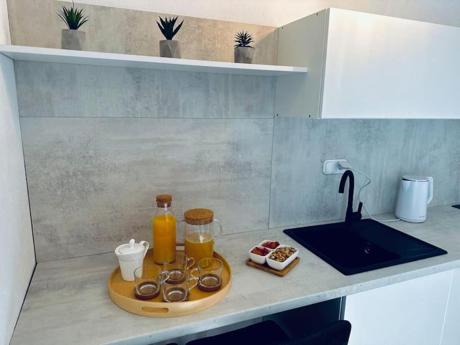 Beautiful Fully Renovated Apartment By The Sea, Large Balcony With Enchanting Views Неум Екстериор снимка