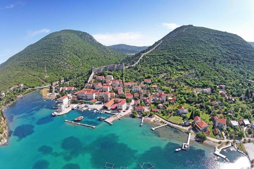 Beautiful Fully Renovated Apartment By The Sea, Large Balcony With Enchanting Views Неум Екстериор снимка