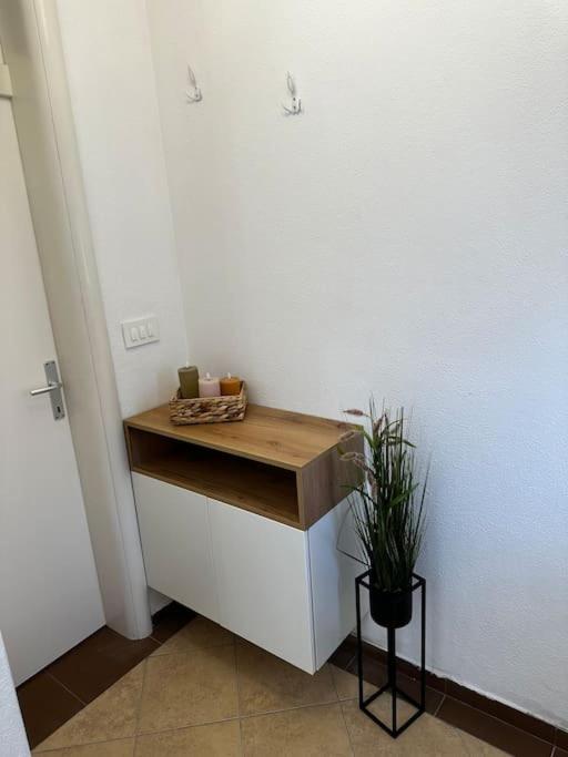 Beautiful Fully Renovated Apartment By The Sea, Large Balcony With Enchanting Views Неум Екстериор снимка